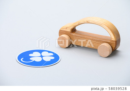 自動車・運転イメージ／身体障害者標識 58039528