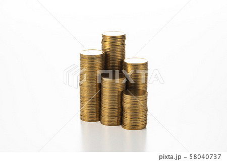 積み上げたお金 コピースペース 58040737