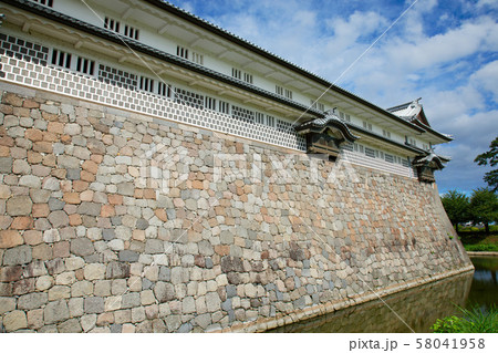 金沢城　菱櫓と五十間長屋　堀 58041958