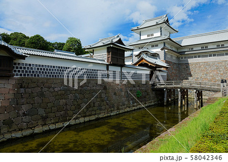 金沢城　橋爪橋と橋爪門　橋爪門続櫓　堀 58042346