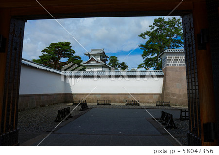 金沢城　河北門より菱櫓を望む 58042356