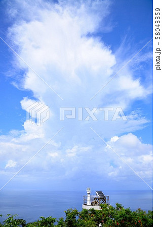 秋の空と海　雲　背景素材　3 58043359