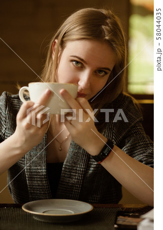 shows fuck gesture shows fuck gesture 58044035