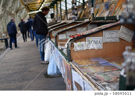 イタリアのお土産屋さん 58045011