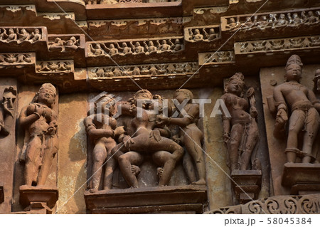 インドのカジュラーホー 世界遺産のカジュラーホー寺院 美しい彫刻の建築物 インドのカジュラーホー 世界遺産のカジュラーホー寺院 美しい彫刻の建築物 58045384