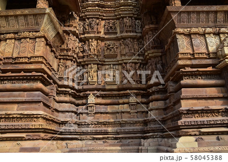 インドのカジュラーホー 世界遺産のカジュラーホー寺院 美しい彫刻の建築物 インドのカジュラーホー 世界遺産のカジュラーホー寺院 美しい彫刻の建築物 58045388