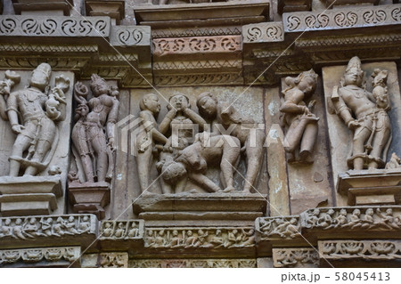 インドのカジュラーホー 世界遺産のカジュラーホー寺院 美しい彫刻の建築物 インドのカジュラーホー 世界遺産のカジュラーホー寺院 美しい彫刻の建築物 58045413