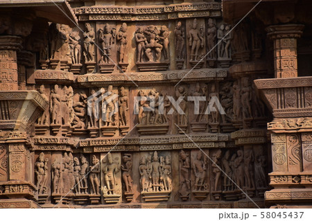 インドのカジュラーホー 世界遺産のカジュラーホー寺院 美しい彫刻の建築物 インドのカジュラーホー 世界遺産のカジュラーホー寺院 美しい彫刻の建築物 58045437