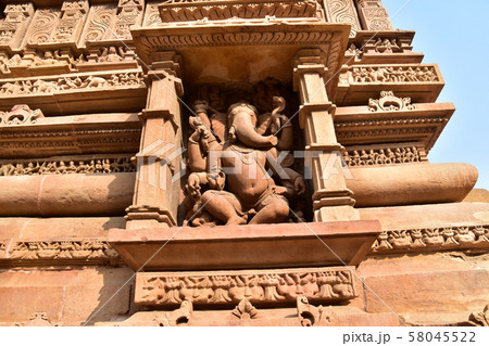 インドのカジュラーホー 世界遺産のカジュラーホー寺院 美しい彫刻の建築物 インドのカジュラーホー 世界遺産のカジュラーホー寺院 美しい彫刻の建築物 58045522
