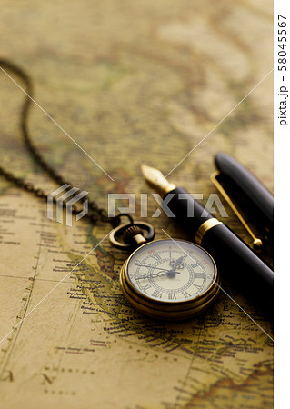 アンティーク 時計 懐中時計 地図 レトロの写真素材 [58045567] - PIXTA