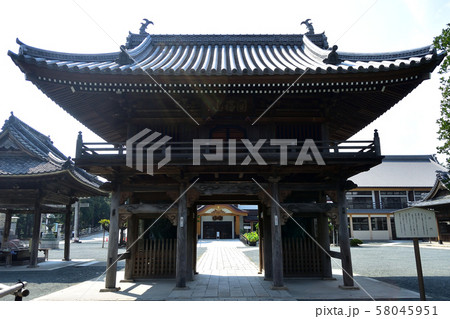 豊川稲荷　山門 58045951