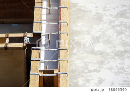 型枠工事　基礎工事　新築住宅　木造住宅　戸建て　べた基礎 58046540