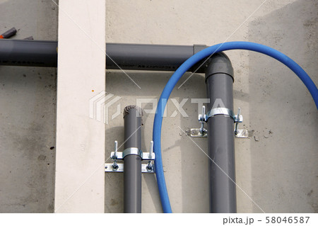 配管工事 木造住宅 戸建て ヘッダ工法 給水工事 水道工事 給湯工事 省力化の写真素材