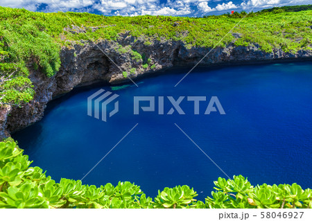 沖縄県 下地島 ブルーホールの風景 2の写真素材