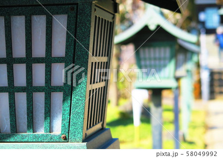 神社の燈籠の風景 神社の燈籠の風景 58049992