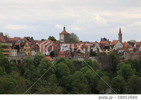ローテンブルクの街並み遠景 58052660