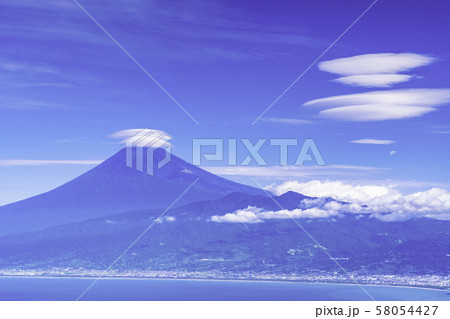 (静岡県)達磨山高原から高原から望む、爽やかな富士山 (静岡県)達磨山高原から高原から望む、爽やかな富士山 58054427