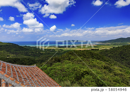 石垣島バンナ公園展望台から名蔵湾を望む 石垣島バンナ公園展望台から名蔵湾を望む 58054946