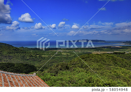 石垣島バンナ公園展望台から名蔵湾を望む 石垣島バンナ公園展望台から名蔵湾を望む 58054948