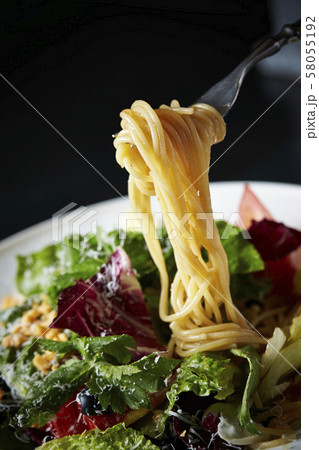 サラダスパゲッティ 58055192