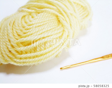 毛糸と編み棒 毛糸と編み棒 58058325
