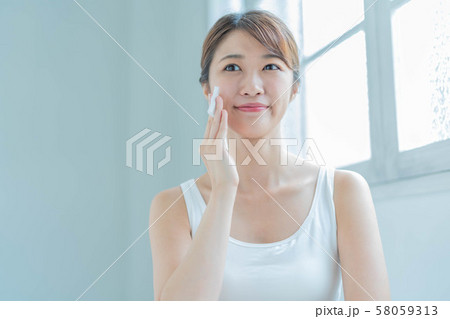 ビューティー 美容 若い女性 ビューティー 美容 若い女性 58059313