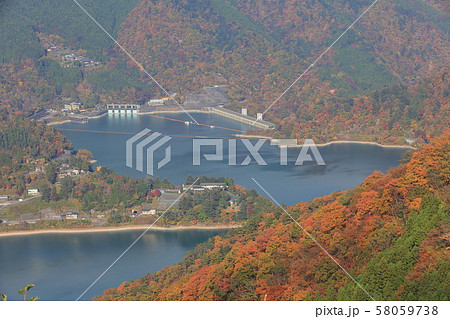 【東京都】小河内ダムの紅葉(奥多摩) 【東京都】小河内ダムの紅葉(奥多摩) 58059738
