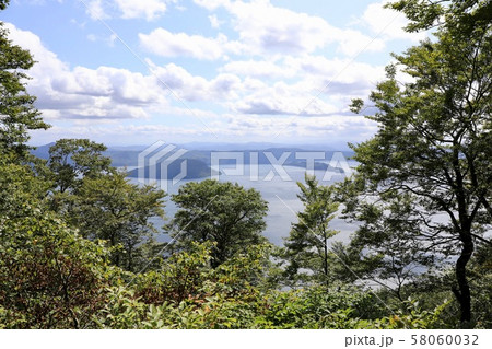 御鼻部山展望台から見る十和田湖の眺め 58060032
