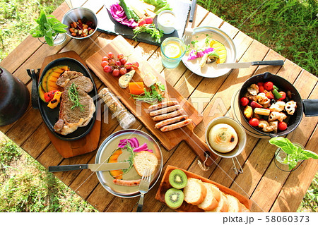 キャンプ　食事 58060373