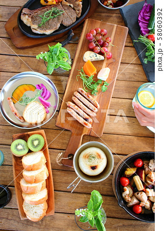 キャンプ　食事 58060392