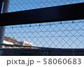 窓の外の青空 58060683