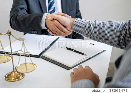 Handshake after good cooperation, Businessman 58061471