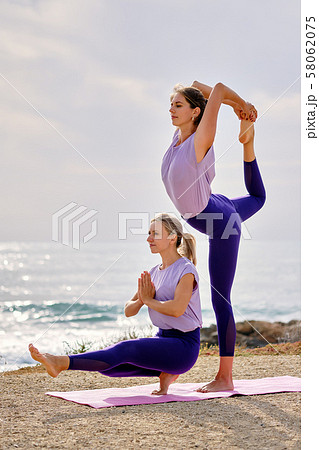 Women do Natarajasana - Stock Photo [58062075] - PIXTA