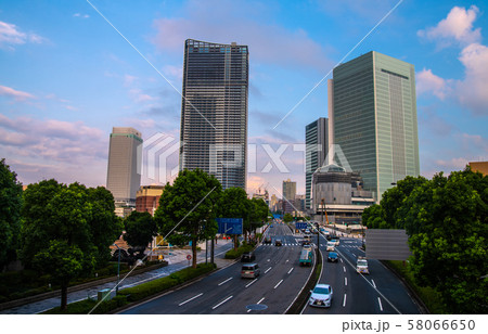 日本の横浜都市景観 横浜の新高層ビル群などを望む 日本の横浜都市景観 横浜の新高層ビル群などを望む 58066650