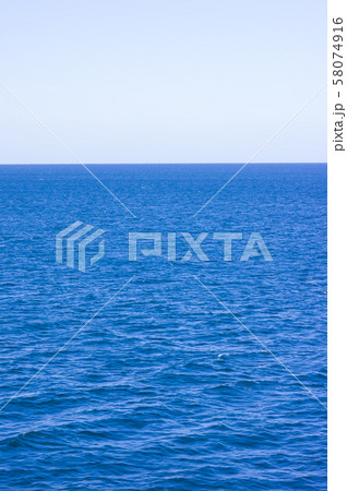 青空と水平線 青空と水平線 58074916