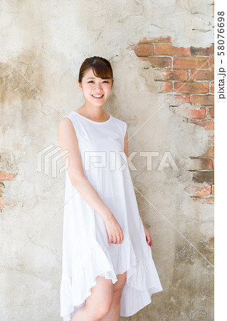 若い女性 ポートレート 若い女性 ポートレート 58076698