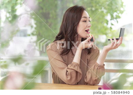 若い女性ビューティーメイク 58084940