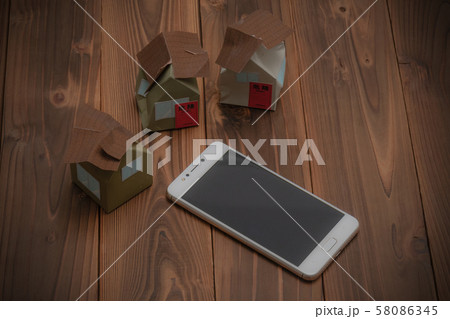 住宅　災害　火事　イメージ 58086345