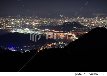 広島市・絵下山山頂駐車場から見た仁保ジャンクションなど広島市の夜景 58087355