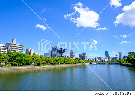 広島_比治山橋から見た京橋川 58088598