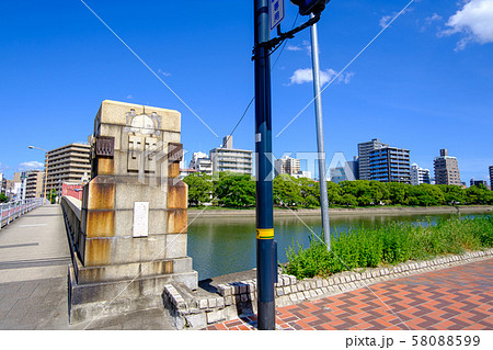 広島_比治山橋と京橋川 58088599