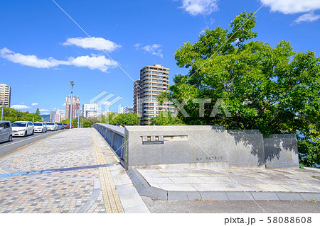 広島_鶴見橋から見た平和大通り 58088608