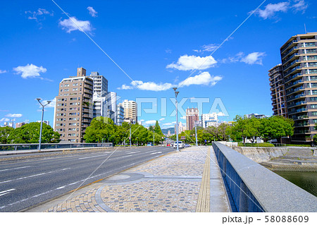 広島_鶴見橋から見た平和大通り 58088609