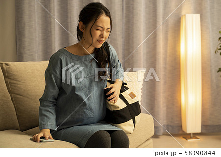 妊婦　陣痛　マタニティ 58090844