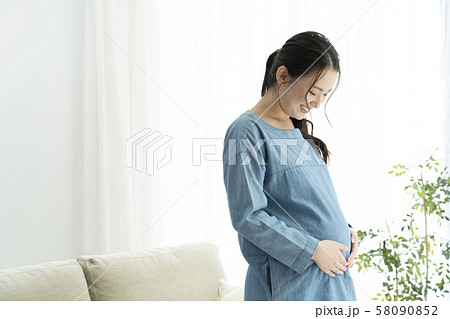 妊婦　臨月　マタニティ 58090852