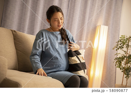 妊婦　陣痛　マタニティ 58090877