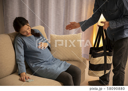 妊婦　陣痛　マタニティ 58090880