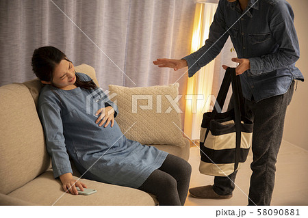 妊婦　陣痛　マタニティ 58090881