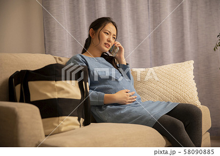 妊婦　陣痛　マタニティ 58090885