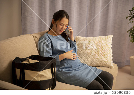 妊婦　陣痛　マタニティ 58090886